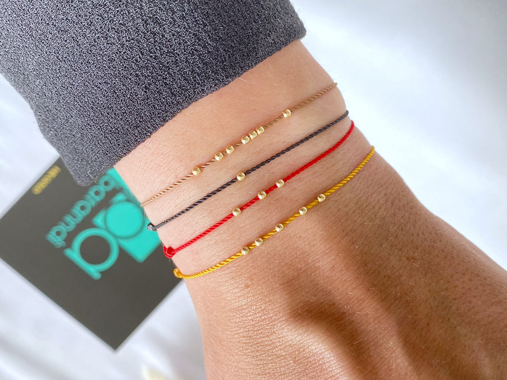 Armband mit sieben Perlen aus Gelbgold